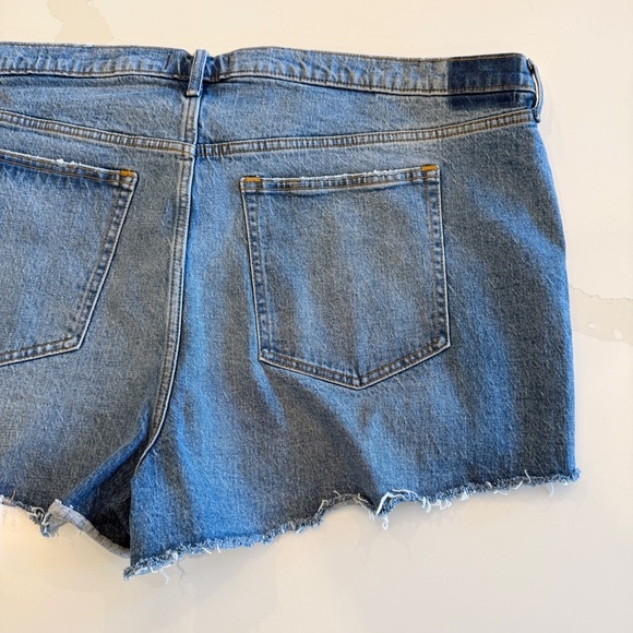 Abercrombie & Fitch Women's High Rise Mom Denim Shorts Size 37 Blue Distressed - Picture 8 of 11